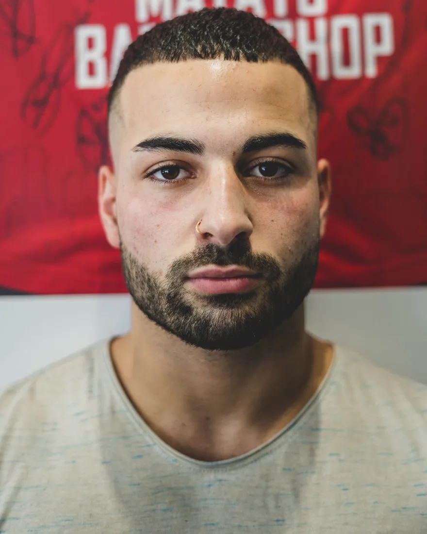 Tevreden klant met verse fade als cadeau-idee bij Matay's Barbershop Enschede